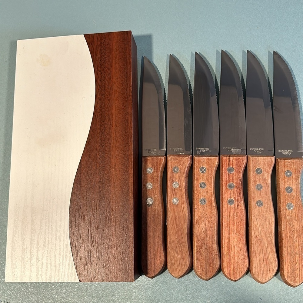 Set includes 6 steakhouse knives presented wooden storage box rosewood handles